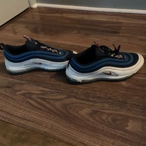 Tennis shoes for mens size 11 in pretty good condition
